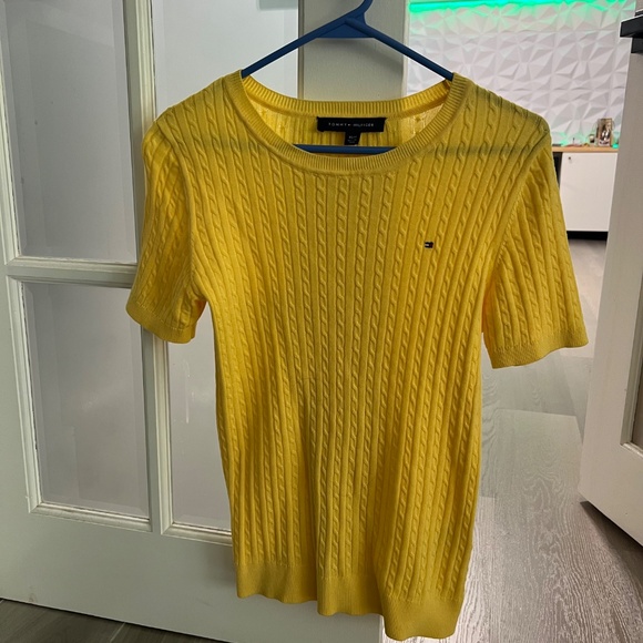 Tommy Hilfiger yellow short sleeve sweater - Picture 2 of 4